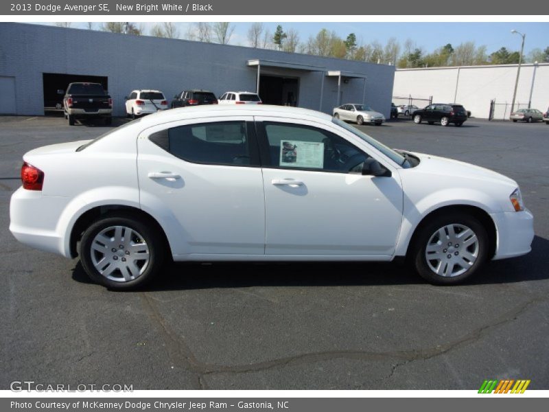 New Bright White / Black 2013 Dodge Avenger SE