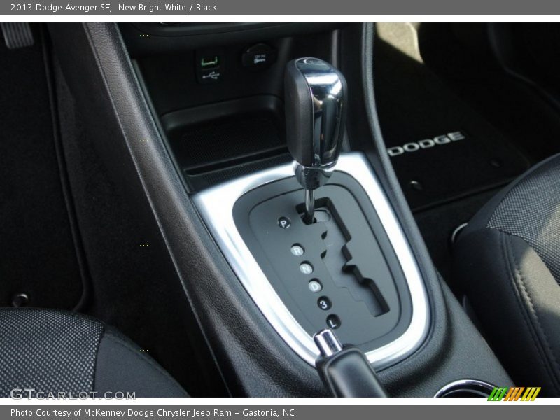 New Bright White / Black 2013 Dodge Avenger SE
