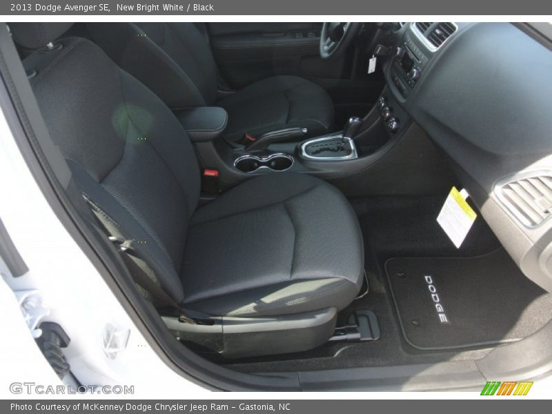 New Bright White / Black 2013 Dodge Avenger SE