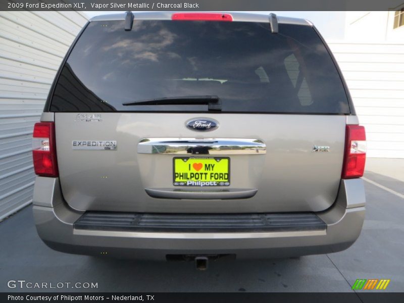 Vapor Silver Metallic / Charcoal Black 2009 Ford Expedition XLT
