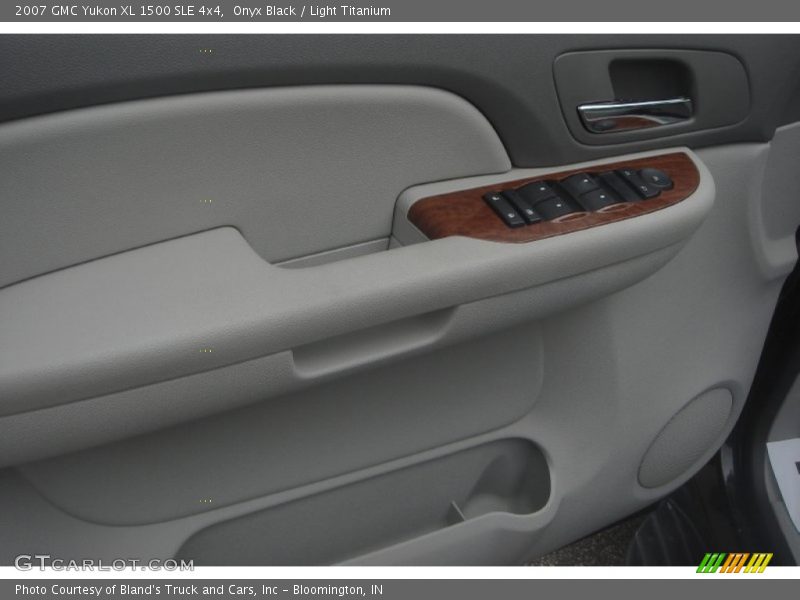 Onyx Black / Light Titanium 2007 GMC Yukon XL 1500 SLE 4x4