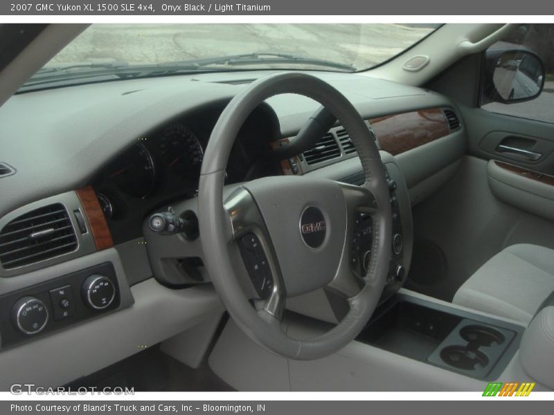 Onyx Black / Light Titanium 2007 GMC Yukon XL 1500 SLE 4x4