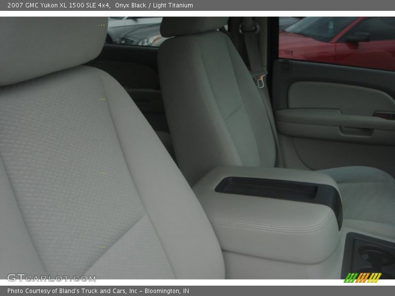 Onyx Black / Light Titanium 2007 GMC Yukon XL 1500 SLE 4x4