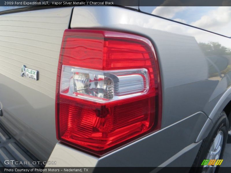 Vapor Silver Metallic / Charcoal Black 2009 Ford Expedition XLT