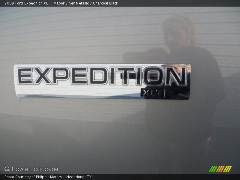 Vapor Silver Metallic / Charcoal Black 2009 Ford Expedition XLT
