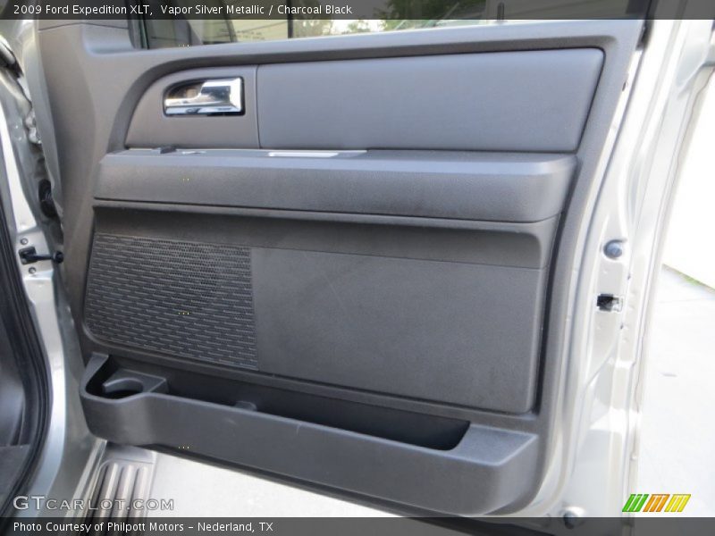 Vapor Silver Metallic / Charcoal Black 2009 Ford Expedition XLT