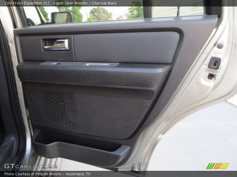 Vapor Silver Metallic / Charcoal Black 2009 Ford Expedition XLT
