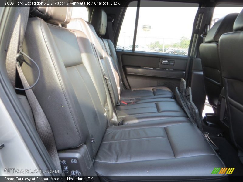 Vapor Silver Metallic / Charcoal Black 2009 Ford Expedition XLT