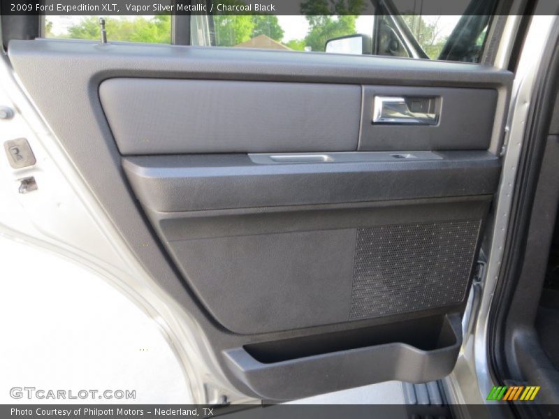 Vapor Silver Metallic / Charcoal Black 2009 Ford Expedition XLT