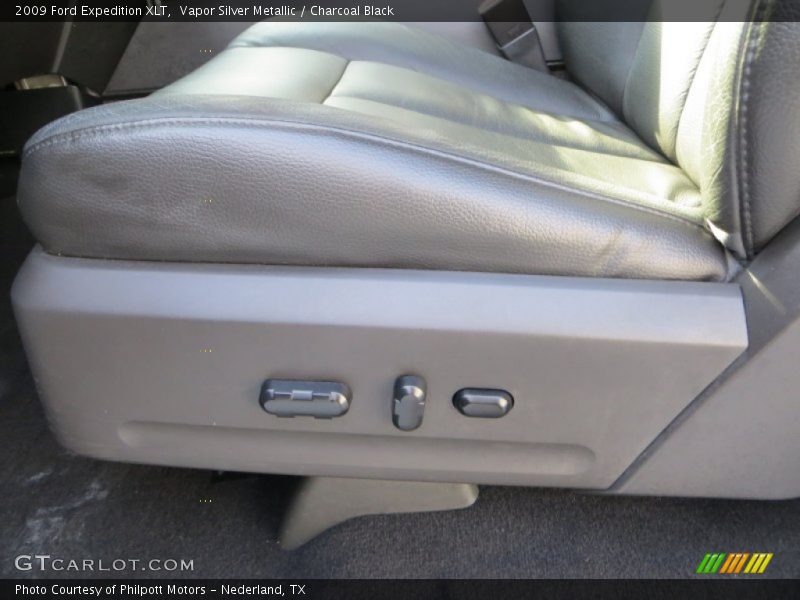 Vapor Silver Metallic / Charcoal Black 2009 Ford Expedition XLT