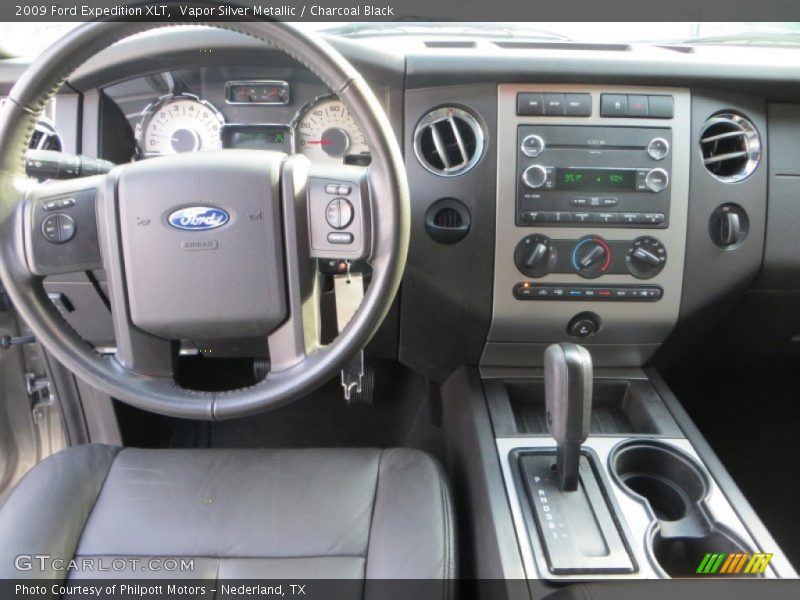 Vapor Silver Metallic / Charcoal Black 2009 Ford Expedition XLT