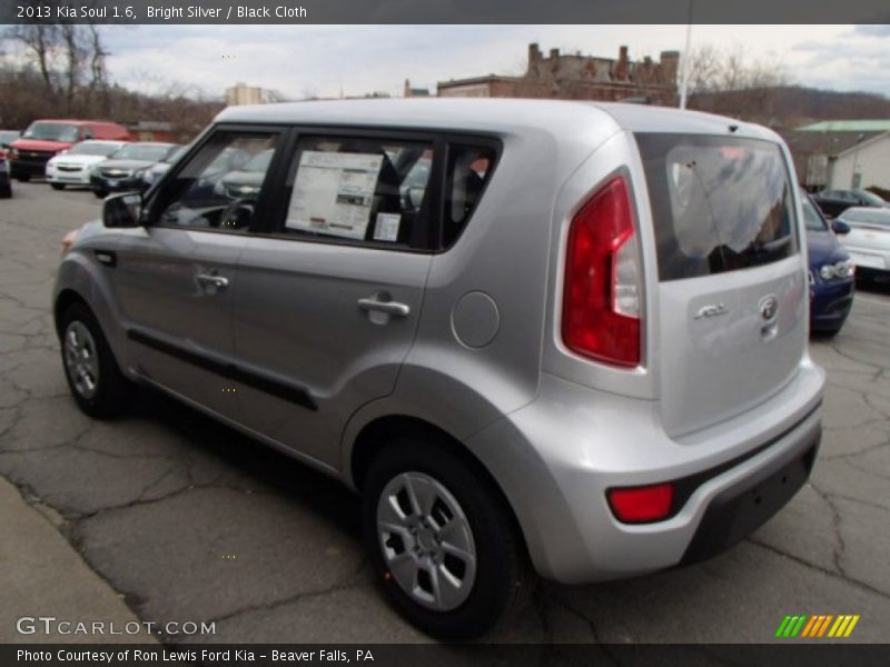 Bright Silver / Black Cloth 2013 Kia Soul 1.6