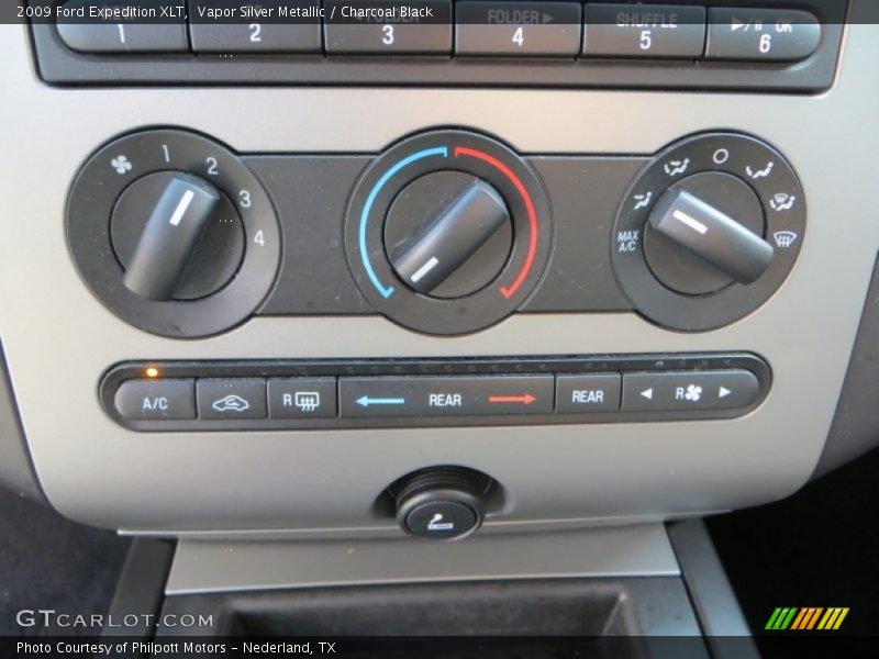 Vapor Silver Metallic / Charcoal Black 2009 Ford Expedition XLT