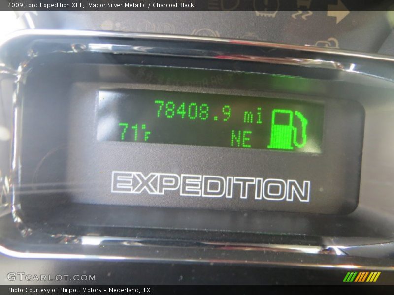 Vapor Silver Metallic / Charcoal Black 2009 Ford Expedition XLT