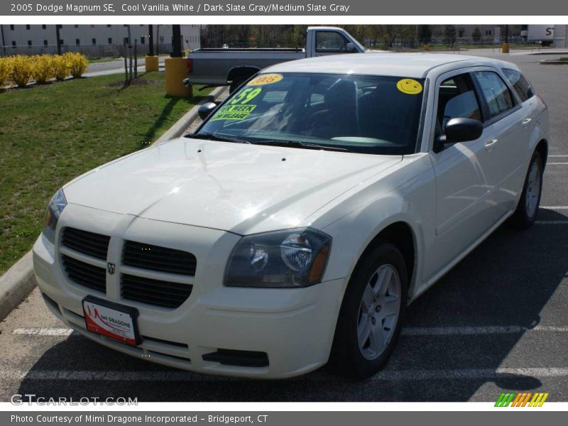 Cool Vanilla White / Dark Slate Gray/Medium Slate Gray 2005 Dodge Magnum SE