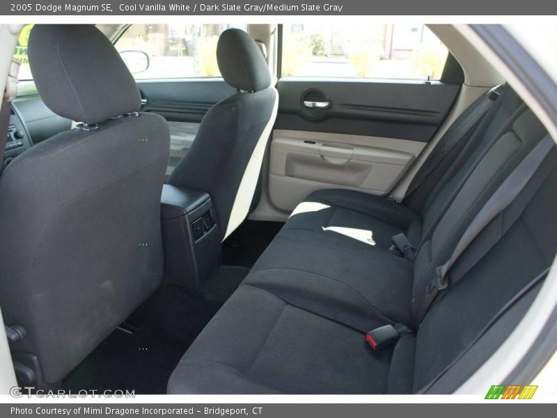 Cool Vanilla White / Dark Slate Gray/Medium Slate Gray 2005 Dodge Magnum SE