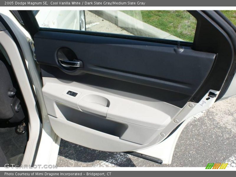 Cool Vanilla White / Dark Slate Gray/Medium Slate Gray 2005 Dodge Magnum SE
