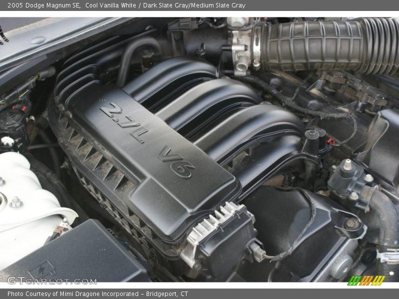 Cool Vanilla White / Dark Slate Gray/Medium Slate Gray 2005 Dodge Magnum SE