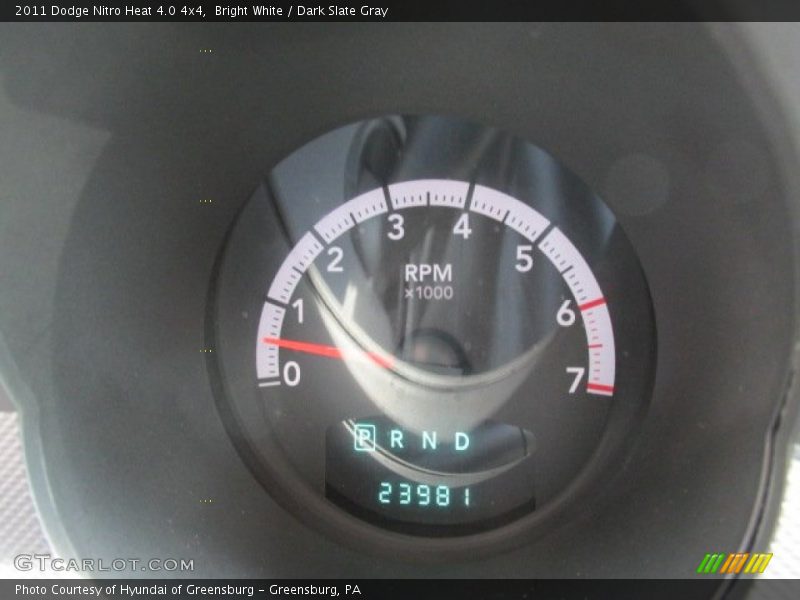 Bright White / Dark Slate Gray 2011 Dodge Nitro Heat 4.0 4x4