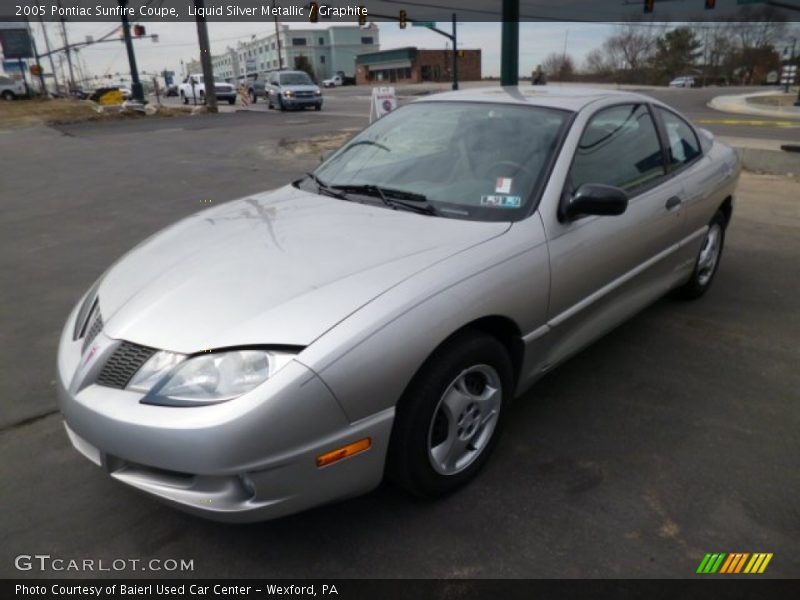 Front 3/4 View of 2005 Sunfire Coupe