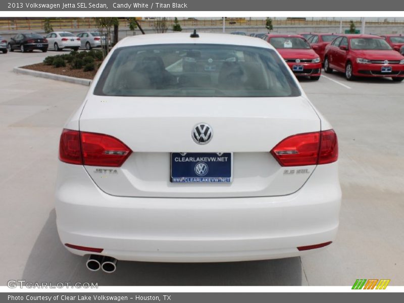 Candy White / Titan Black 2013 Volkswagen Jetta SEL Sedan