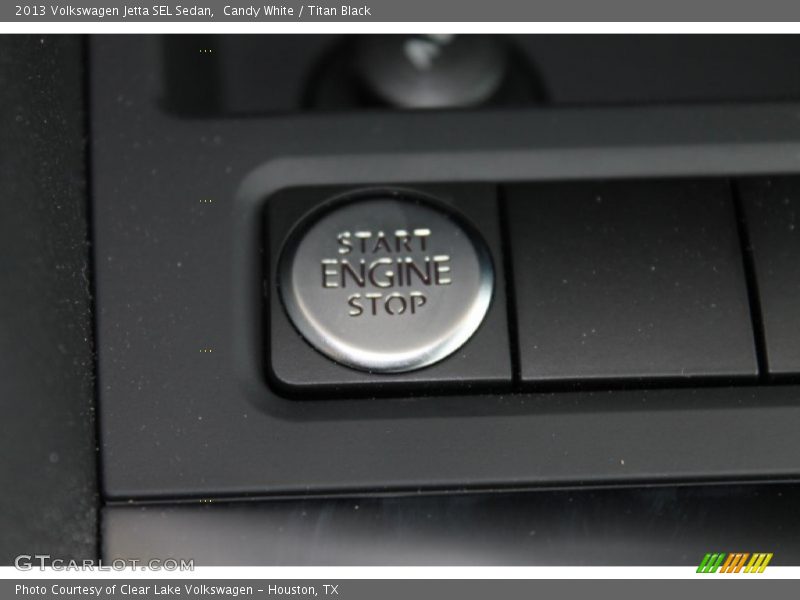 Candy White / Titan Black 2013 Volkswagen Jetta SEL Sedan