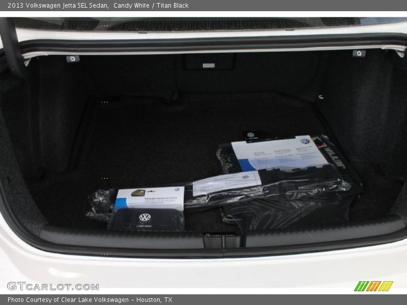 Candy White / Titan Black 2013 Volkswagen Jetta SEL Sedan