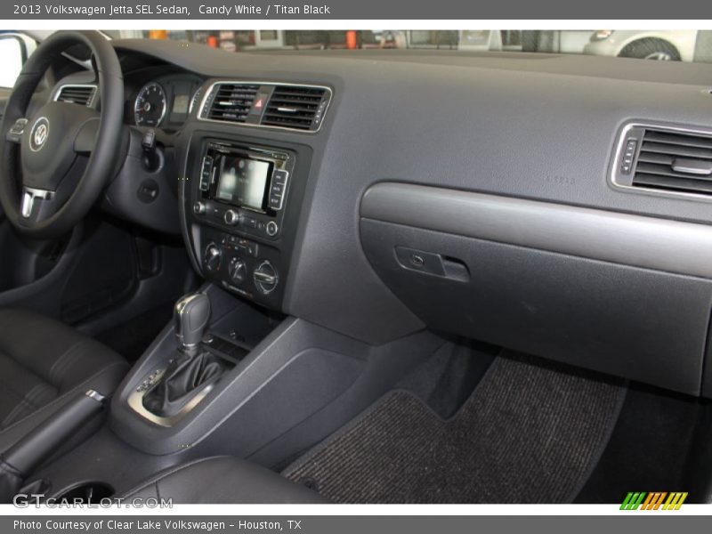 Candy White / Titan Black 2013 Volkswagen Jetta SEL Sedan