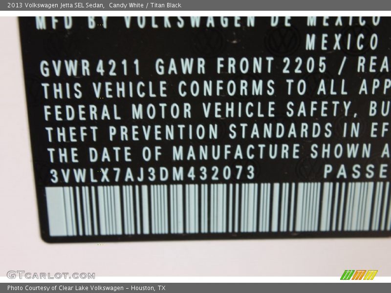 Candy White / Titan Black 2013 Volkswagen Jetta SEL Sedan