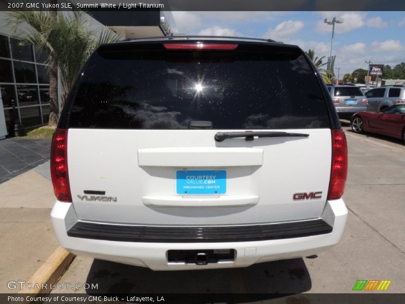 Summit White / Light Titanium 2007 GMC Yukon SLE