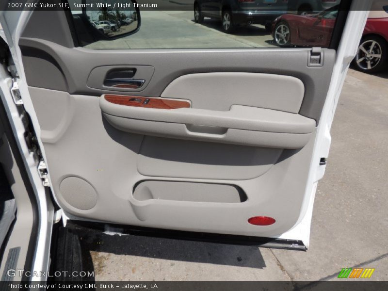Summit White / Light Titanium 2007 GMC Yukon SLE