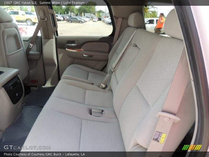 Summit White / Light Titanium 2007 GMC Yukon SLE
