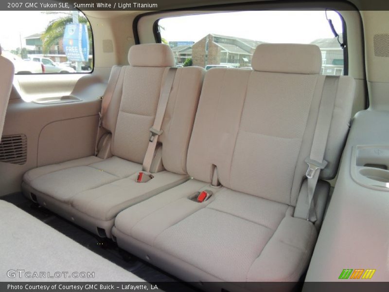 Summit White / Light Titanium 2007 GMC Yukon SLE