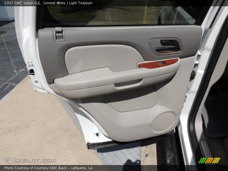 Summit White / Light Titanium 2007 GMC Yukon SLE