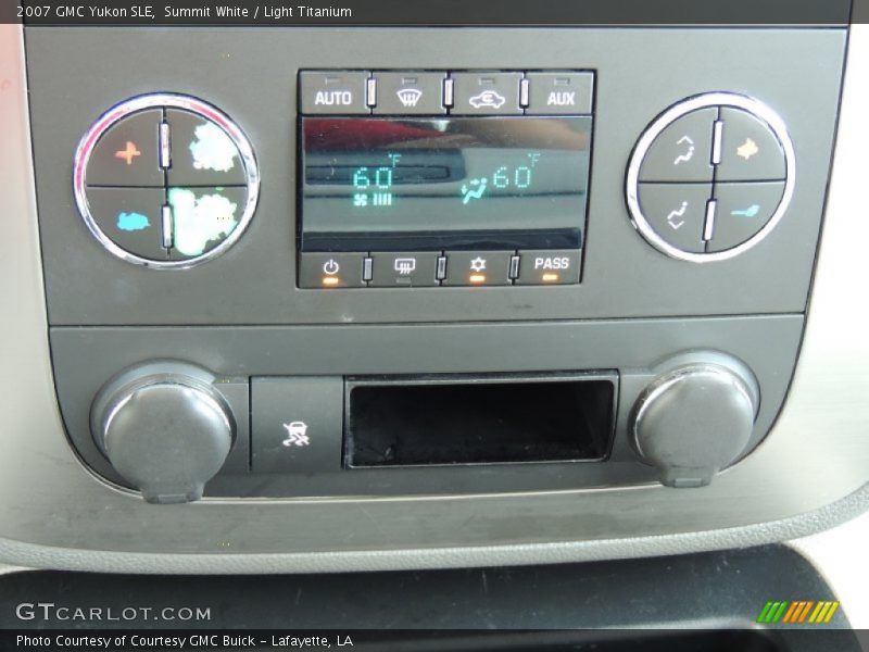 Summit White / Light Titanium 2007 GMC Yukon SLE