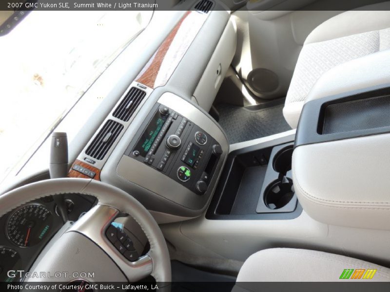 Summit White / Light Titanium 2007 GMC Yukon SLE