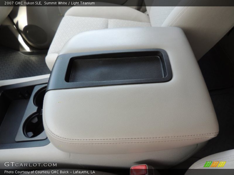 Summit White / Light Titanium 2007 GMC Yukon SLE