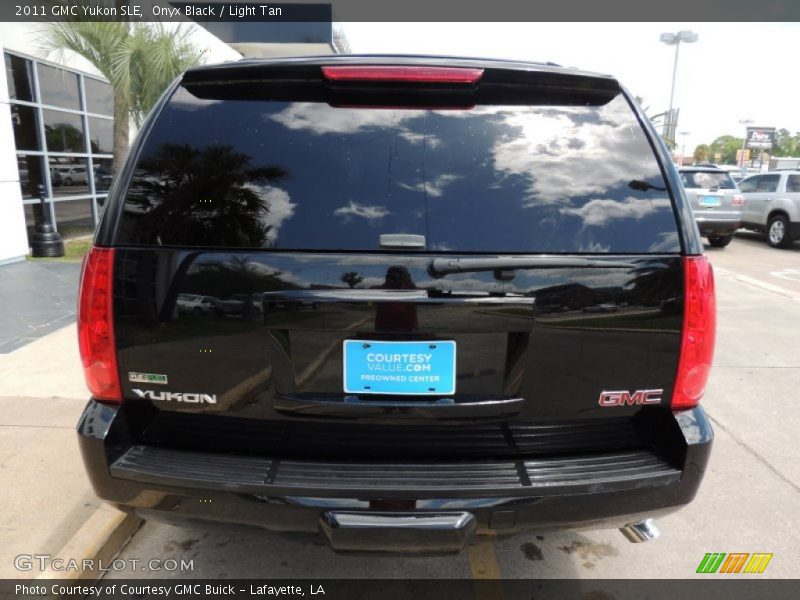 Onyx Black / Light Tan 2011 GMC Yukon SLE