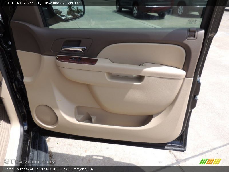 Onyx Black / Light Tan 2011 GMC Yukon SLE