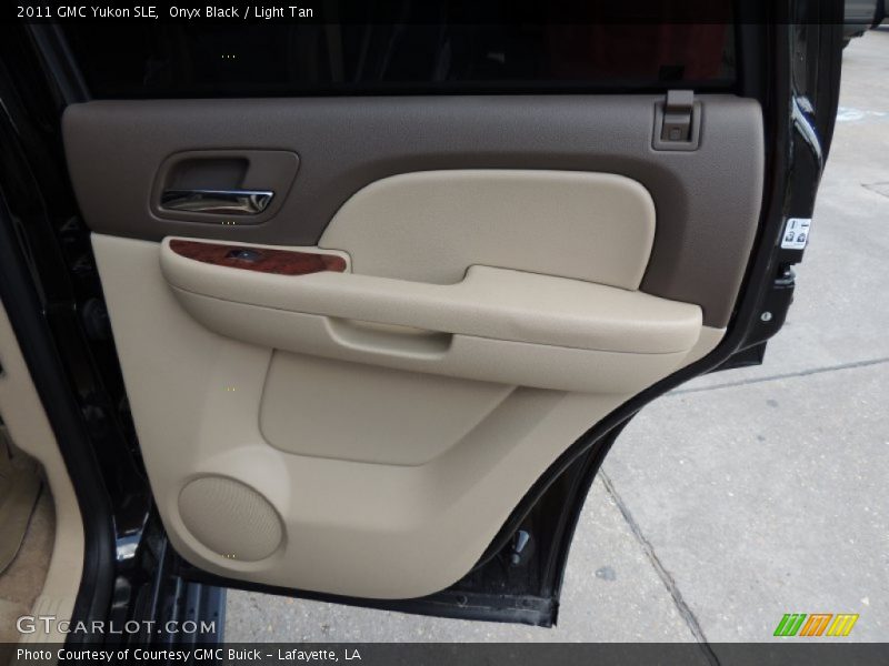 Onyx Black / Light Tan 2011 GMC Yukon SLE