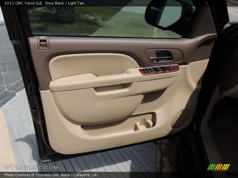 Onyx Black / Light Tan 2011 GMC Yukon SLE