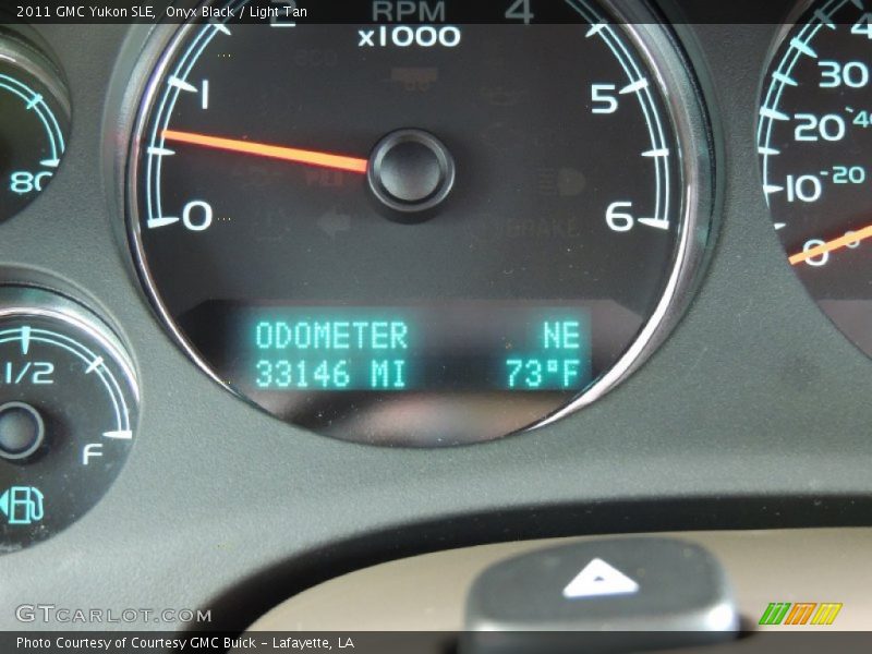 Onyx Black / Light Tan 2011 GMC Yukon SLE