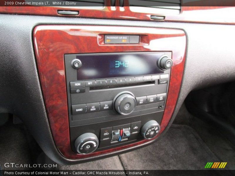 White / Ebony 2009 Chevrolet Impala LT