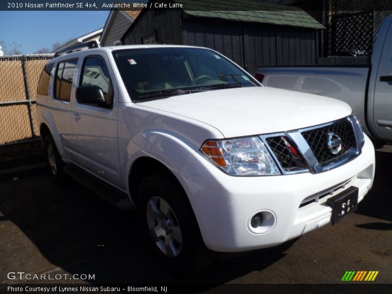 Avalanche White / Cafe Latte 2010 Nissan Pathfinder SE 4x4