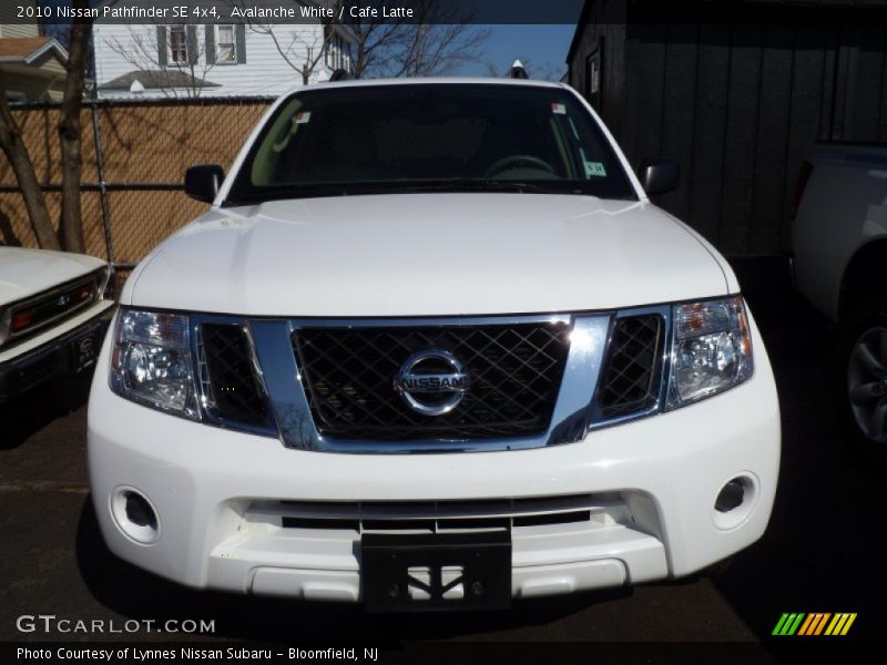 Avalanche White / Cafe Latte 2010 Nissan Pathfinder SE 4x4
