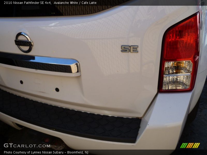 Avalanche White / Cafe Latte 2010 Nissan Pathfinder SE 4x4