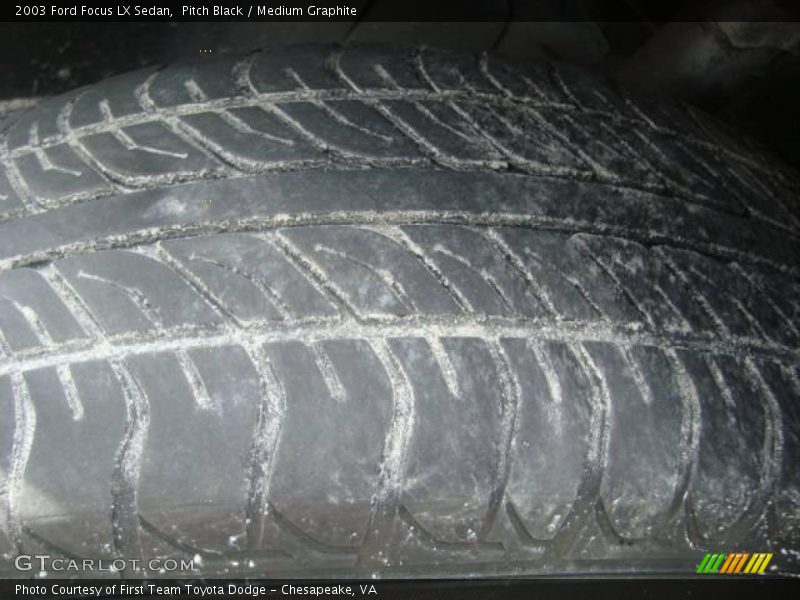 Pitch Black / Medium Graphite 2003 Ford Focus LX Sedan