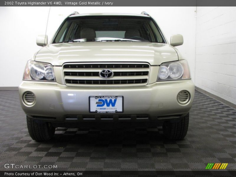 Vintage Gold Metallic / Ivory 2002 Toyota Highlander V6 4WD