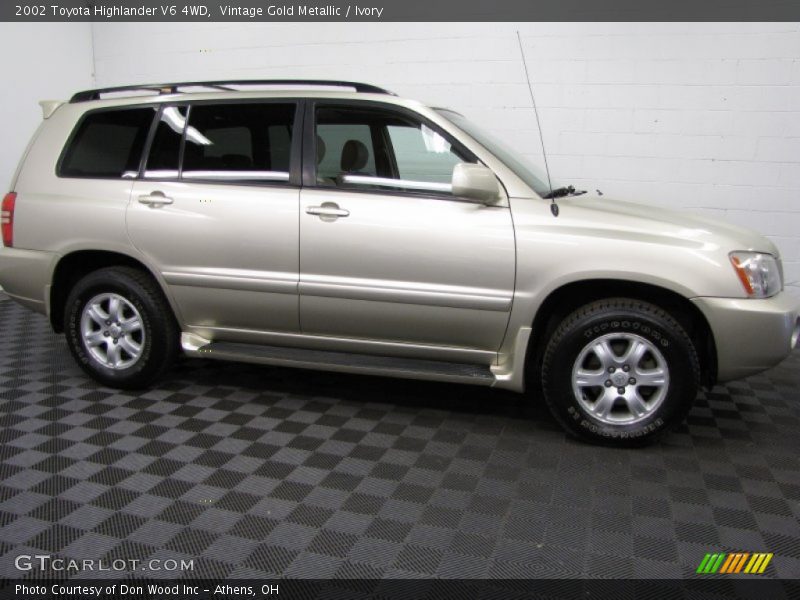 Vintage Gold Metallic / Ivory 2002 Toyota Highlander V6 4WD