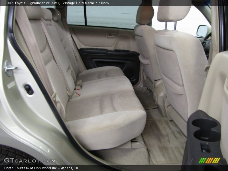 Vintage Gold Metallic / Ivory 2002 Toyota Highlander V6 4WD